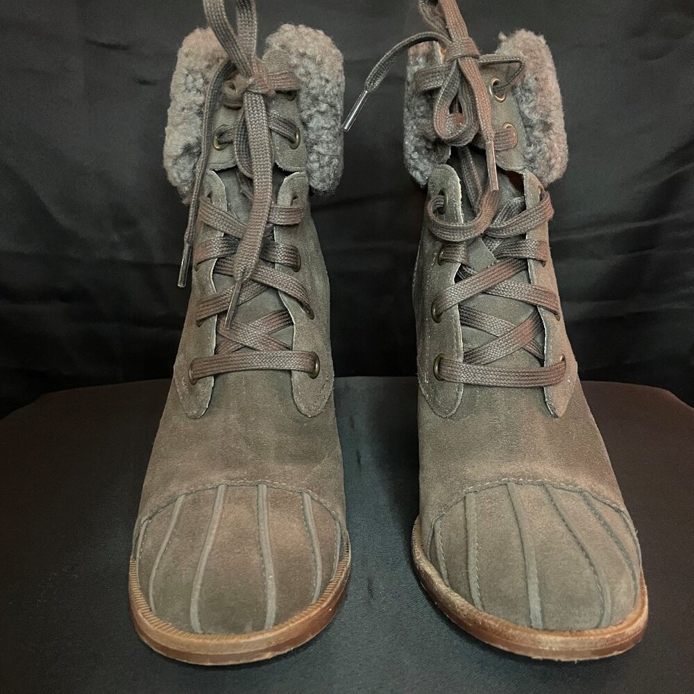 UGG Women’s Jaxon Boots Size 8. Previously Loved.